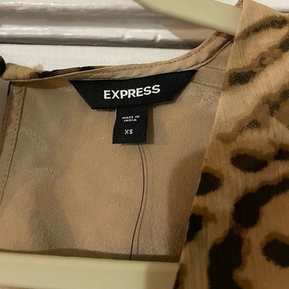 Express Leslie’s Ruffle Tiered Peplum Blouse Size X-Small - Picture 4 of 8